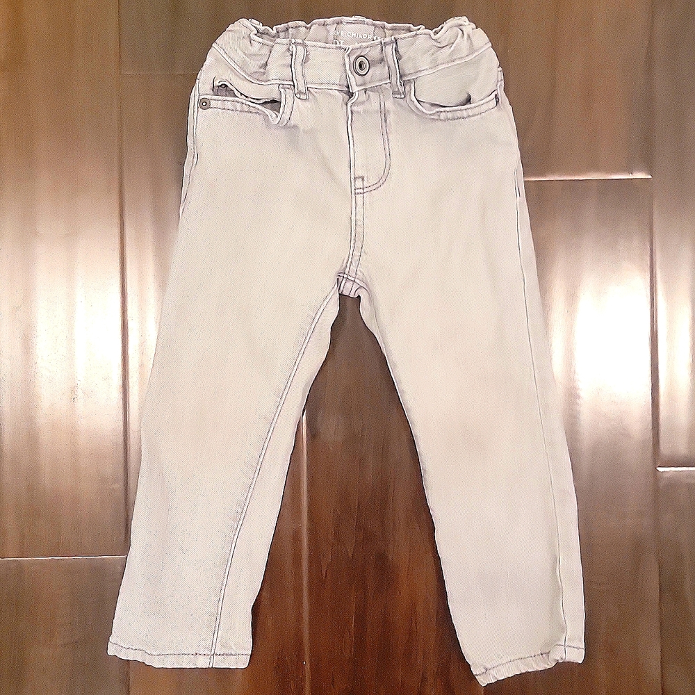 Size 3, light gray pants. The brand is THE CHILDREN'S PLACE